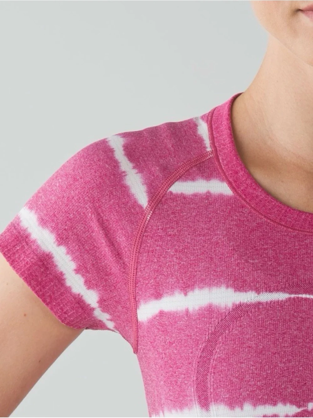 Lululemon Swiftly Tech Short Sleeve Crew Cranberry 8 - Picture 4 of 9